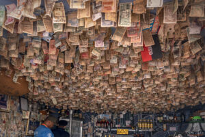 Тринидад - барче декорирано с банкноти от цял свят залепени от посетителите