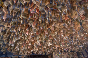 Тринидад - барче декорирано с банкноти от цял свят залепени от посетителите