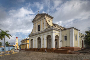 Тринидад, Куба - църквата &bdquo;Света Троица&ldquo; и Музея на бандитите