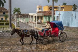 Тринидад - Plaza Mayor с характерните файтони