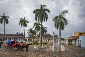 Тринидад - Plaza Mayor с характерните файтони