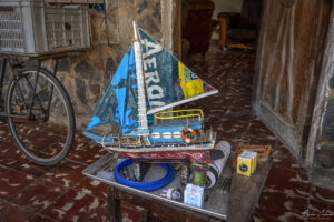 Тринидад - импровизирана сергия пред входната врата