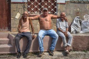 Тринидад - трима другари с неизменните кубински усмивки на лицата