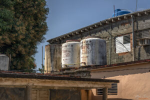 Тринидад изпитва сериозни проблеми с водоподаването и затова почти всяка къща е обурудвана с "варели"