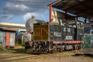 ЖП гара Тринидад - изоставен дизелов локомотив