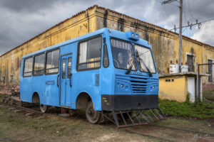 ЖП гара Тринидад - изоставен дизелов локомотив