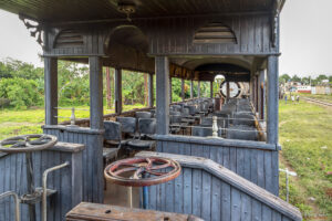 ЖП гара Тринидад - изоставен ретро пътнически вагон втора класа