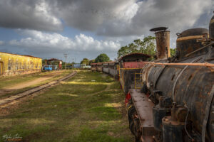 Изоставената ЖП гара Тринидад превърната в гробище за парни локомотиви и ретро вагони