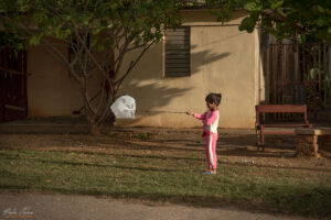 Изоставената ЖП гара Тринидад - какво му трябва на едно дете за да си играе и да е щастливо