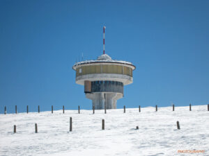 Изоставената сграда на метеорадара на връх Голям резен
