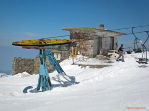 Горна станция на лифт "Романски" и останките от чайна "Пингвина"