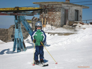 Запознаване на Митко с лифтовете и пистите на Витоша (или поне това, което е останало от тях в района на Алеко)