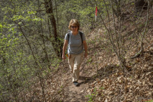 По пътеката малко преди водопада