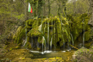Водопад Бигора над село Зверино
