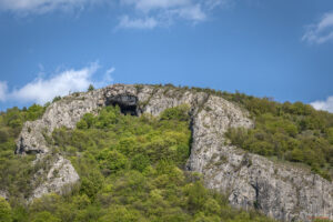 Скалата Омега