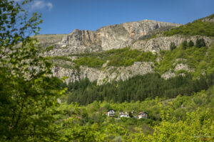 Скалните венци на село Добравица