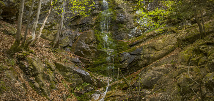 Водопад Скаловитец над село Костенец