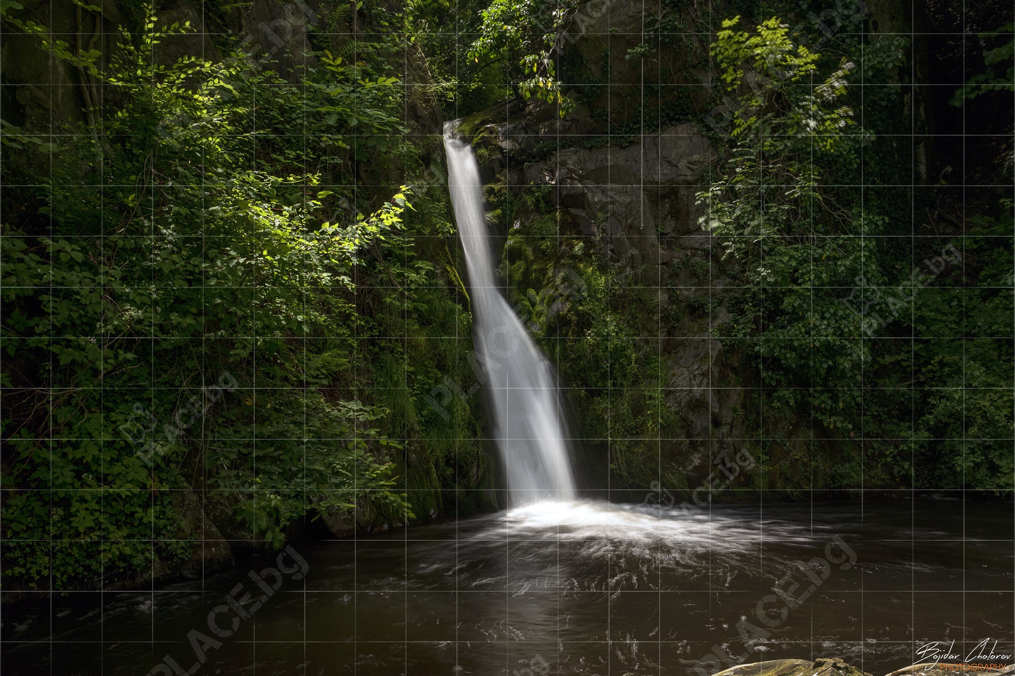 Водопада в село Оселна на Ръжанска река