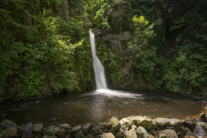 Водопада и езерцето в село Оселна