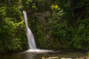 Водопада на река Ръжанска в село Оселна